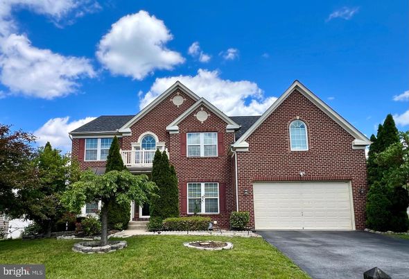 Attached, Exterior, Facade, Brick Facade, Brick Traditional