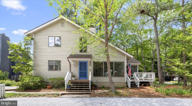 Exterior, Facade, None