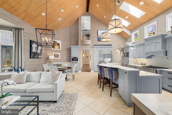 Dining room, Interior, Kitchen, Living room, Pendant Lights, Recessed Lighting, Stainless Steel Appliances, Wooden Beams, Wooden Ceilings