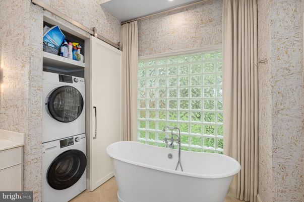 Bathroom, Free Standing Baths, Interior, Recessed Lighting, Utility Closets, Washer