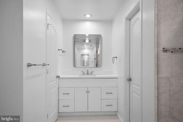 Bathroom, Interior, Recessed Lighting