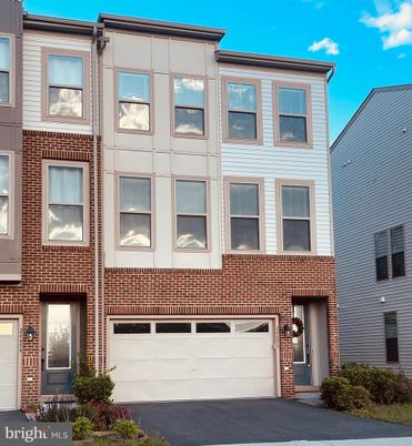 Attached, Exterior, Facade, Brick Facade, Rowhouse