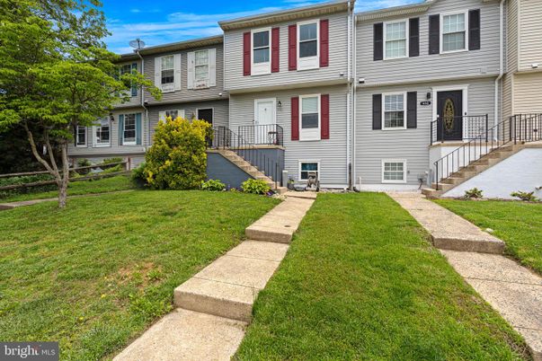Exterior, Facade, Rowhouse