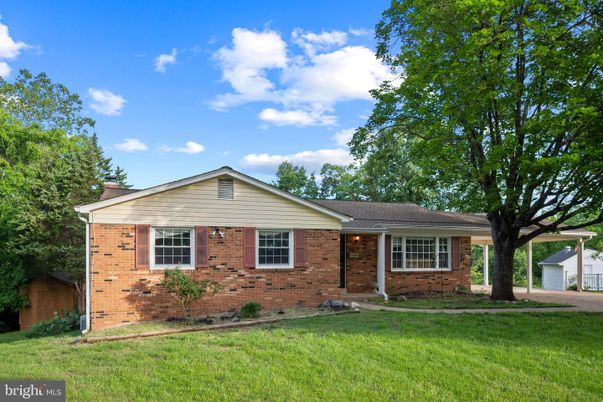 Exterior, Facade, Brick Facade, Ranch