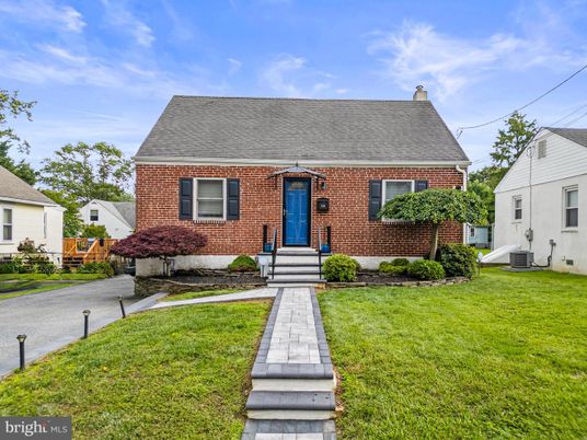Exterior, Facade, Brick Facade, Cape Cod