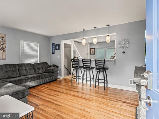 Interior, Pendant Lights, Wood Texture Flooring