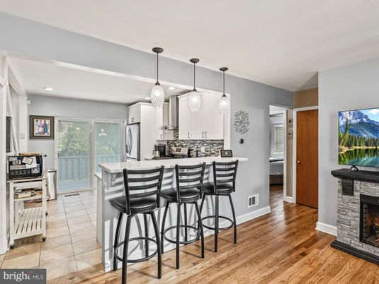 Fireplace, Interior, Kitchen, Pendant Lights, Recessed Lighting, Wood Texture Flooring