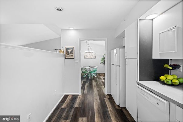 Dining room, Interior, Kitchen, Pendant Lights, Recessed Lighting, Wood Texture Flooring