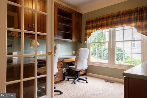 Home Office, Interior