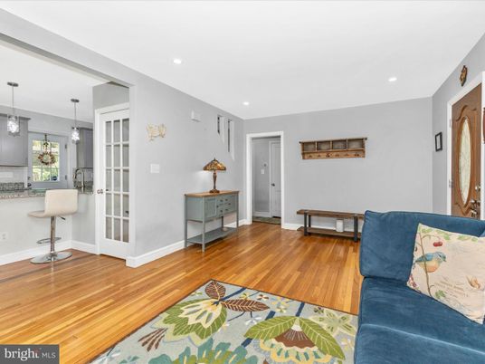 Interior, Living room, Pendant Lights, Recessed Lighting, Wood Texture Flooring