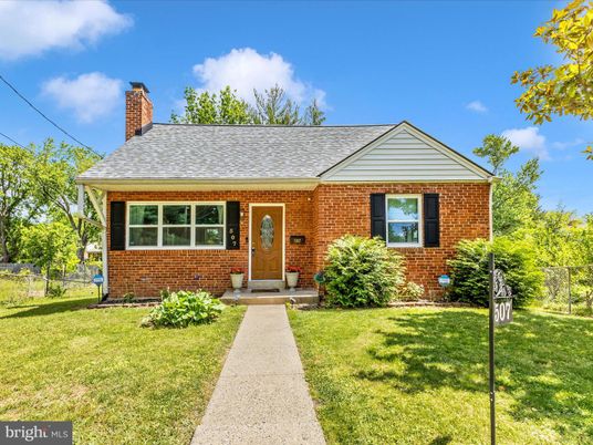 Exterior, Facade, Brick Facade, Cape Cod
