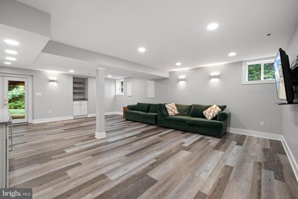 Interior, Recessed Lighting, Wood Texture Flooring