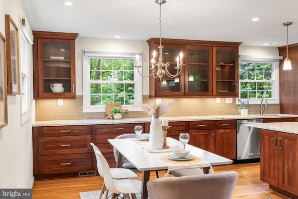 Chandelier, Dining room, Interior, Kitchen, Pendant Lights, Recessed Lighting, Wood Texture Flooring