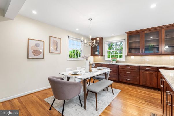Chandelier, Dining room, Interior, Recessed Lighting, Wood Texture Flooring