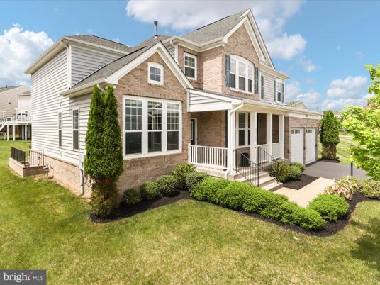 Attached, Exterior, Facade, Farmhouse
