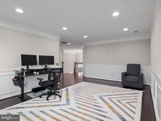 Home Office, Interior, Recessed Lighting, Wood Texture Flooring