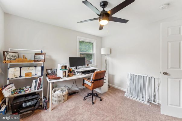 Home Office, Interior