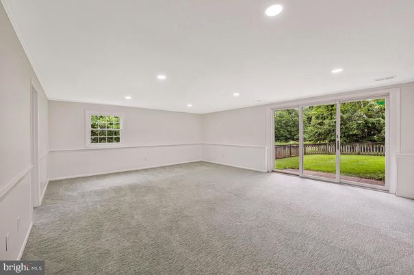Empty room, Interior, Recessed Lighting