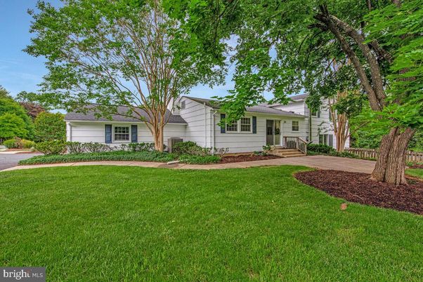 Backyard, Exterior, Facade, Ranch