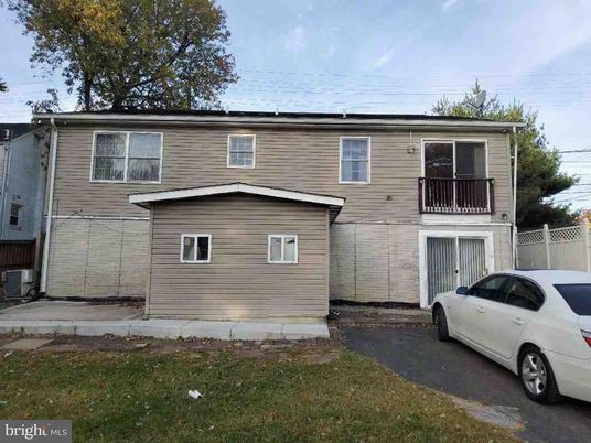 Exterior, Facade, Rowhouse