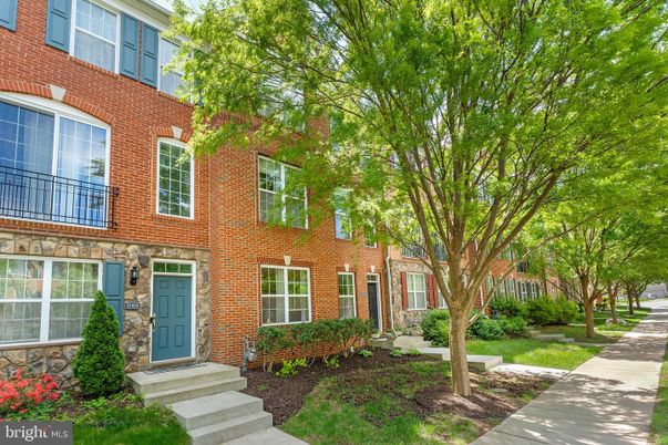 Exterior, Facade, Brick Facade, Rowhouse