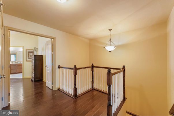 Interior, Pendant Lights, Wood Texture Flooring