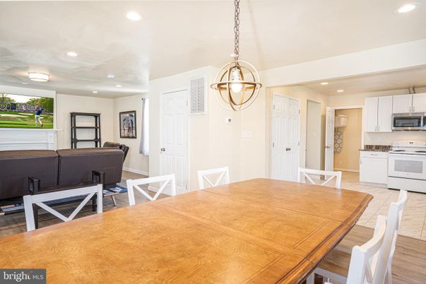 Dining room, Interior, Kitchen, Living room, Pendant Lights, Recessed Lighting, Wood Texture Flooring