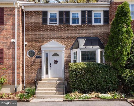 Exterior, Facade, Brick Facade, Georgian