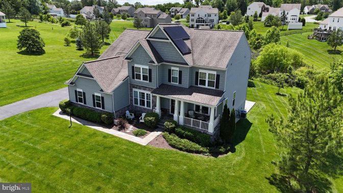 Exterior, Drone