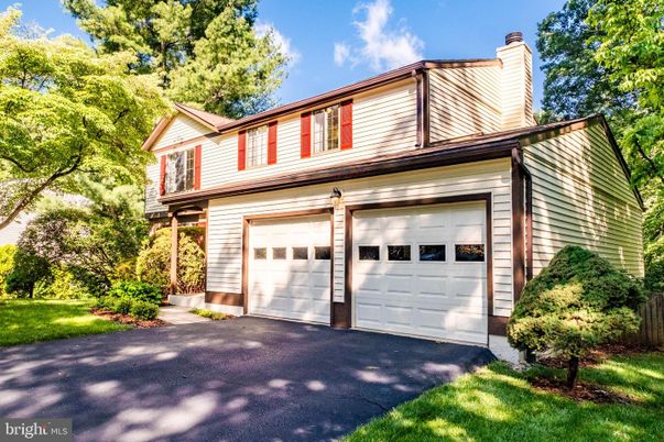 Attached, Exterior, Facade, Cape Cod