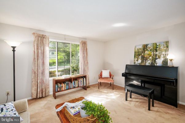 Interior, Piano