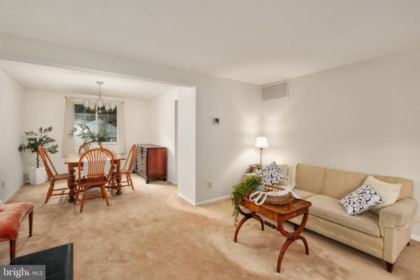 Chandelier, Dining room, Interior, Living room