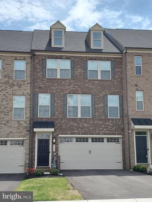 Attached, Exterior, Facade, Brick Facade, Rowhouse