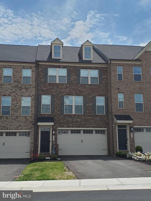 Attached, Exterior, Facade, Brick Facade, Rowhouse