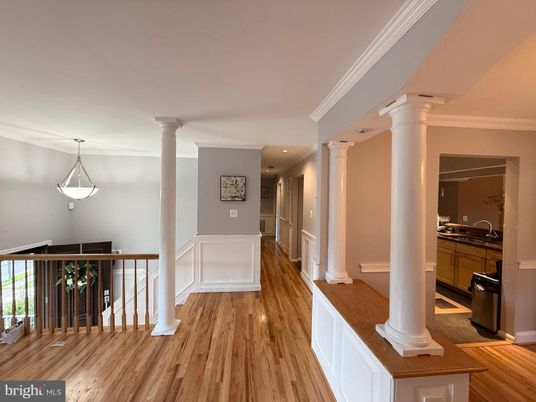Interior, Pendant Lights, Recessed Lighting, Wood Texture Flooring