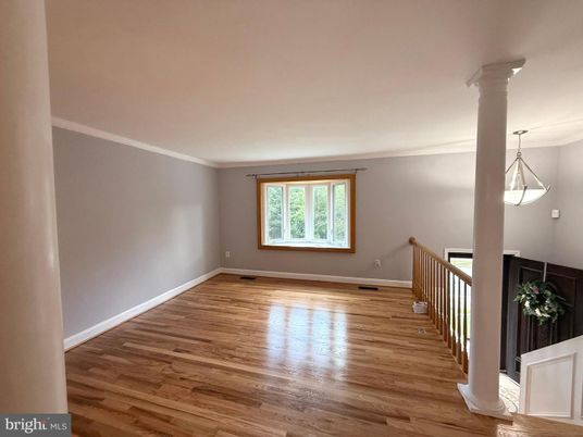 Interior, Pendant Lights, Wood Texture Flooring