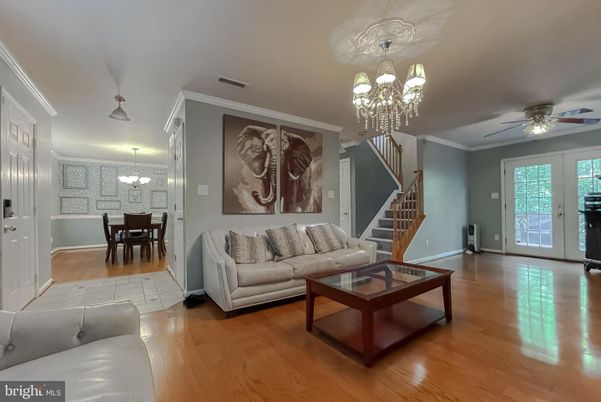 Chandelier, Dining room, Interior, Living room, Pendant Lights, Wood Texture Flooring