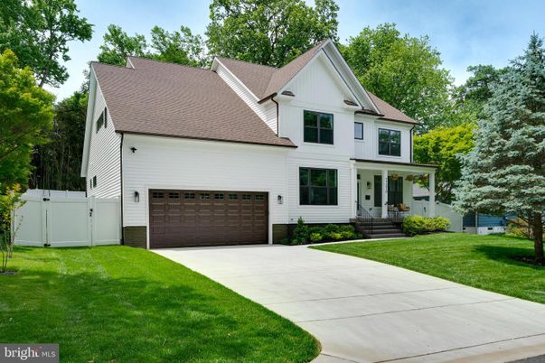 Attached, Exterior, Facade, Farmhouse