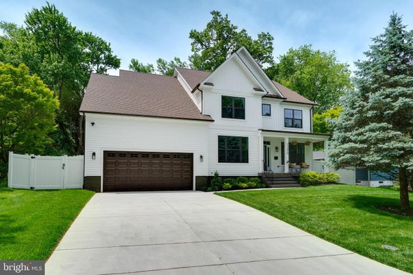 Attached, Exterior, Facade, Farmhouse