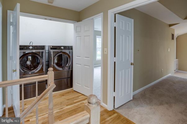 Interior, Washer, Wood Texture Flooring