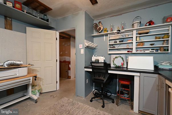 Home Office, Interior