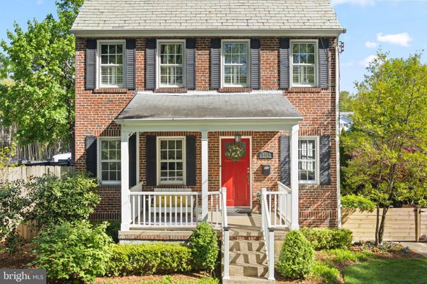 Exterior, Facade, Brick Facade, Cape Cod
