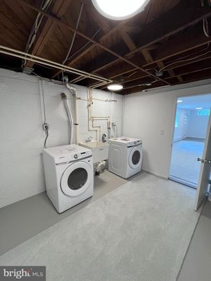 Interior, Washer, Wooden Beams