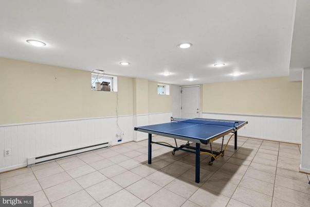 Game Room, Interior, Recessed Lighting