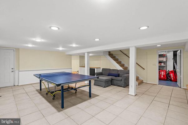 Game Room, Interior, Recessed Lighting