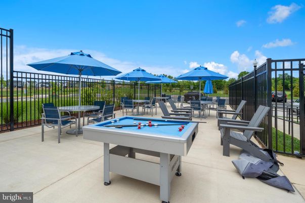 Billiard Table, Exterior