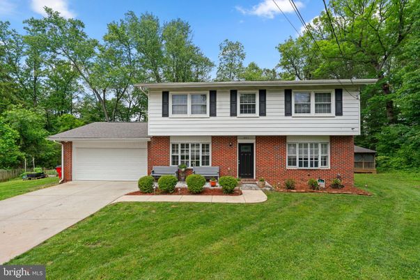 Attached, Exterior, Facade, Brick Facade, Split Level