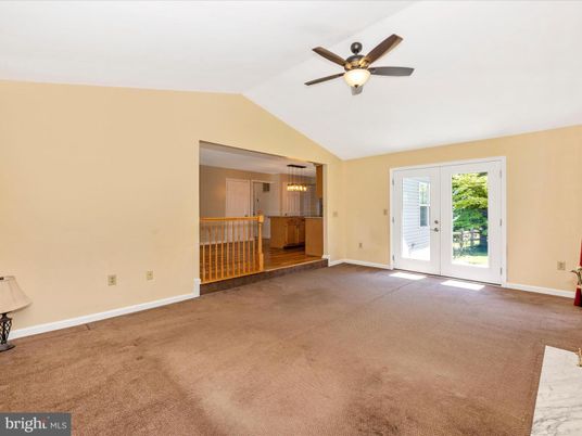 Empty room, Interior, Pendant Lights