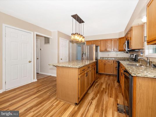 Interior, Kitchen, Pendant Lights, Wood Texture Flooring