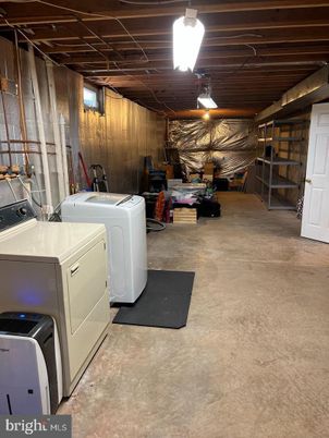 Interior, Washer, Wooden Beams